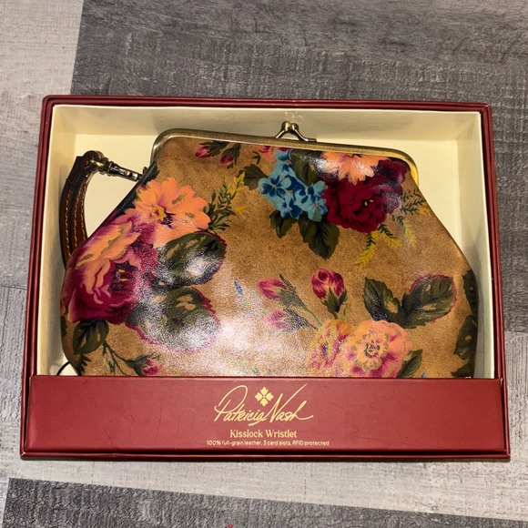 Patricia Nash Handbags - 🌼Patricia Nash Floral Renna Floral Kisslock Wristlet